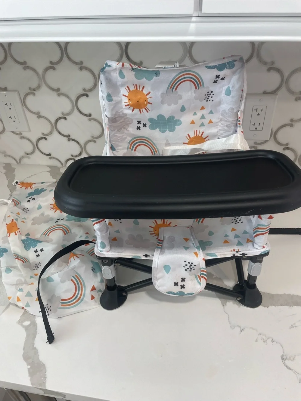 Portable Kids Booster Seat with Sun & Rainbow Print - White/Blue/Yellow